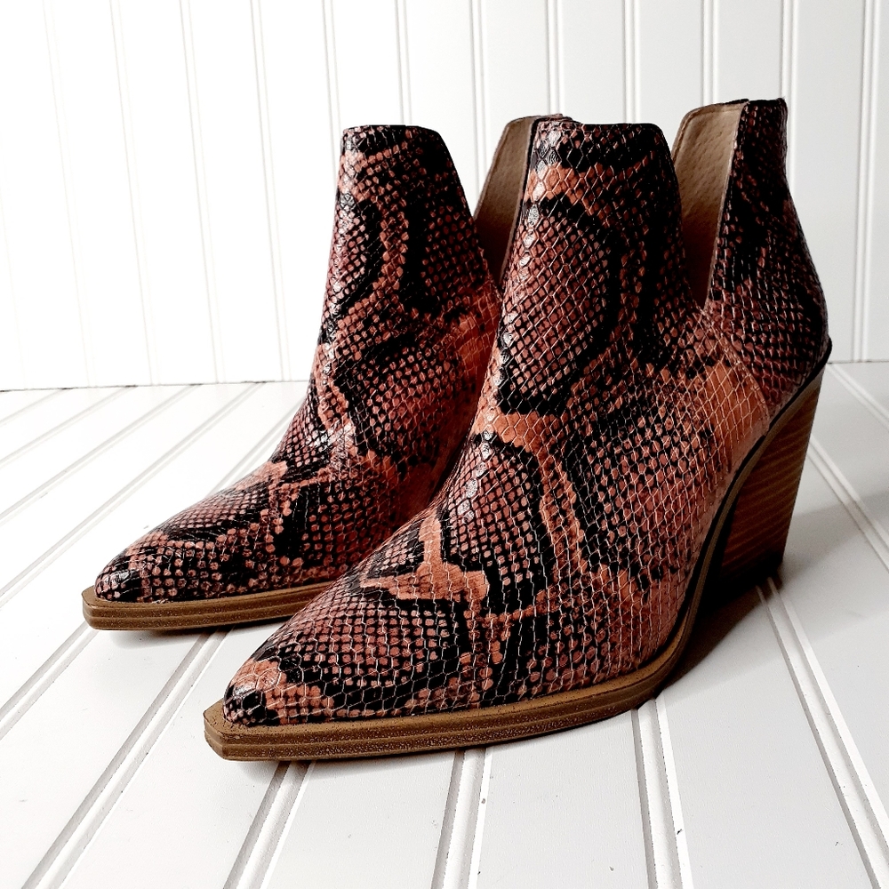 NEW Vince Camuto Gigietta Snakeskin Leather Bootie - Picture 3 of 11